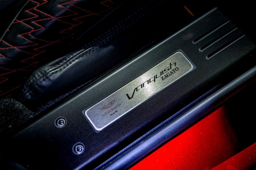Детали интерьера Aston Martin Vanquish Zagato 2017 года  (UK) (фото 24 из 43)
